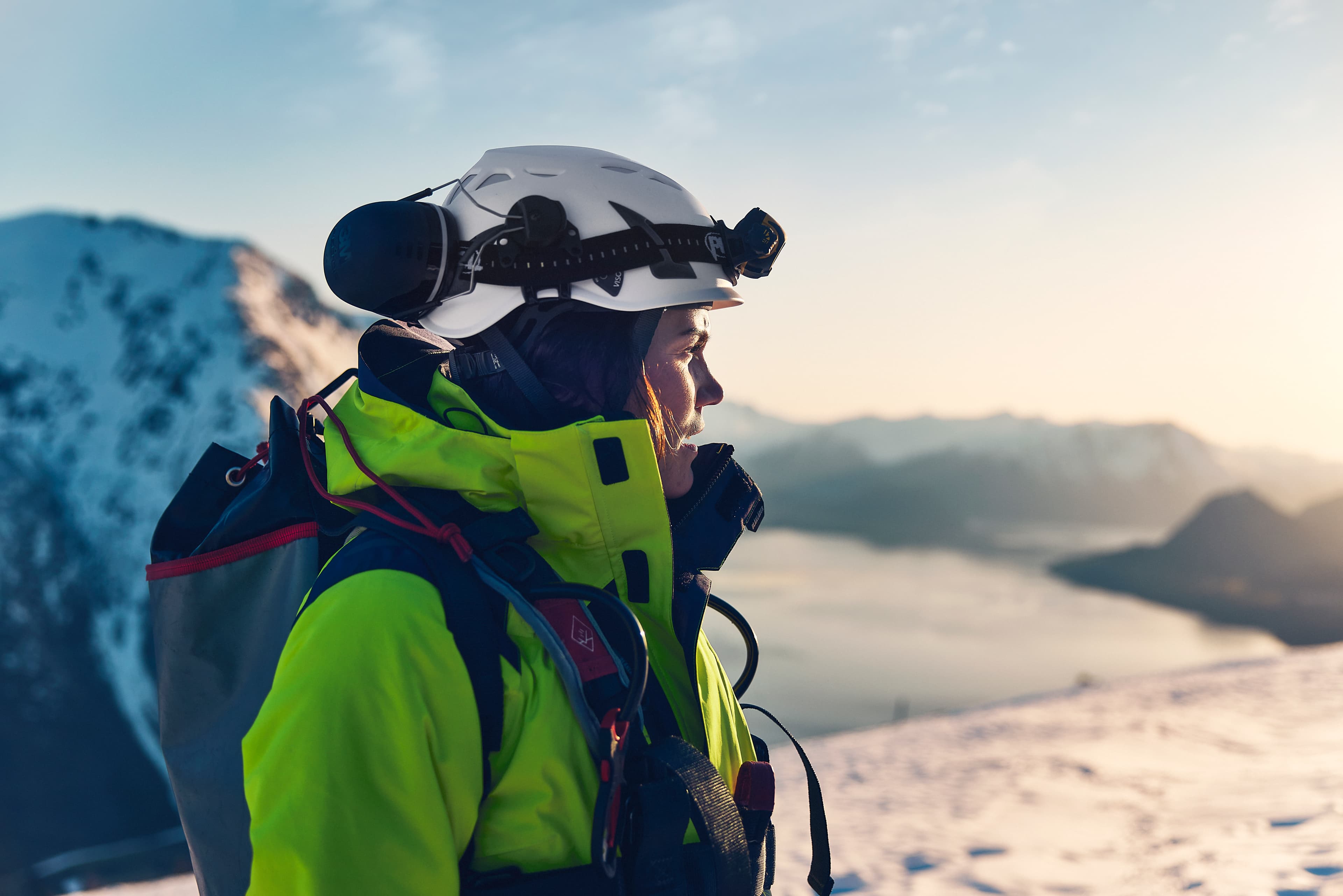 FEAR-NO-ELEMENT_HIGHVIS_WOMAN_22-1