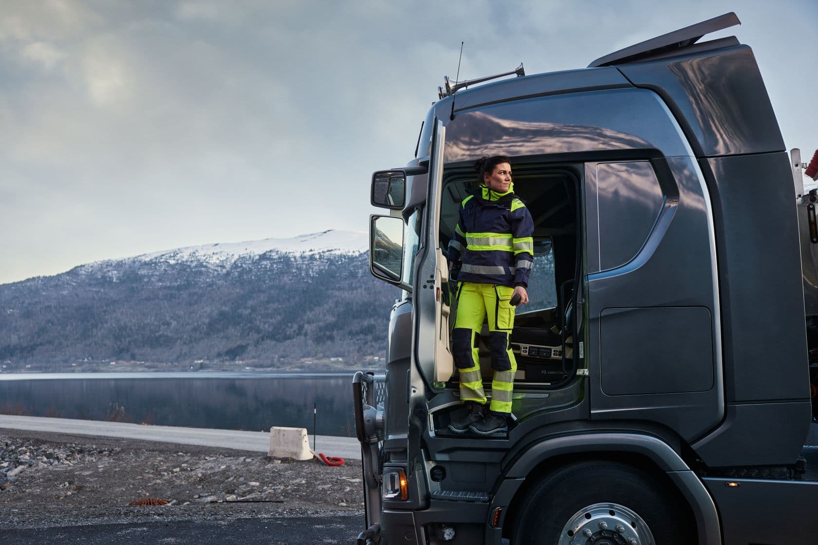 HIGHVIS_TRANSPORT_WOMAN_3_22-li